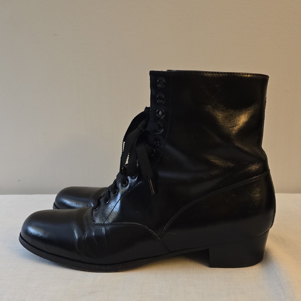 Memery Women's Britta Black Eyelet Lace-Up Ankle Bootie Boots Round Toe sz 39 8 - Picture 3 of 6